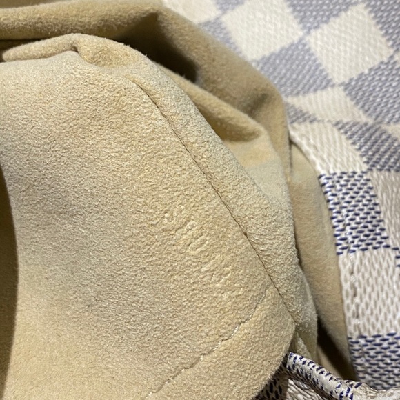 LOUIS VUITTON
Damier Azur Artsy MM - Picture 4 of 5